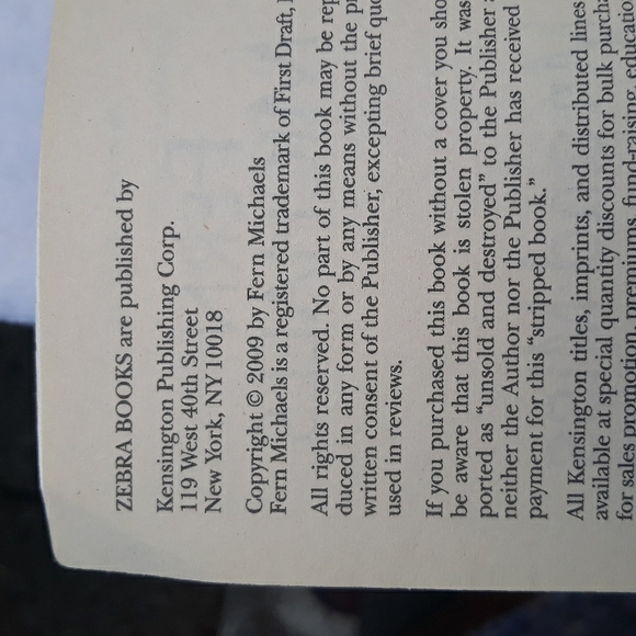 Mr. and Miss Anonymous, a paperback book written by Fern Michaels in 2009 - Picture 6 of 6